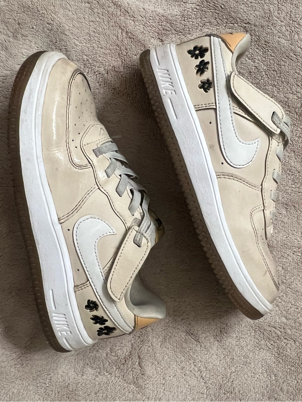 GIRLS NIKE SHOES